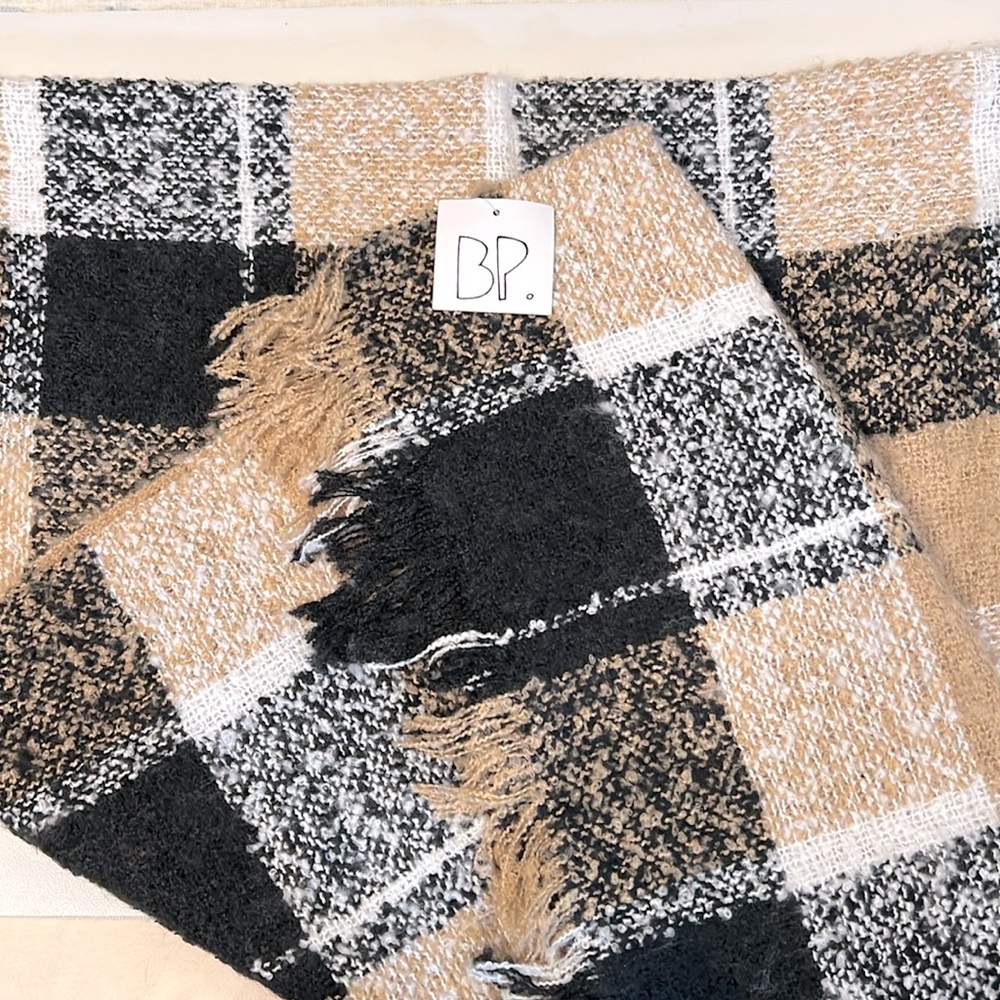 Scarf/pashmina like in tan, black, white large plaid fringe at ends